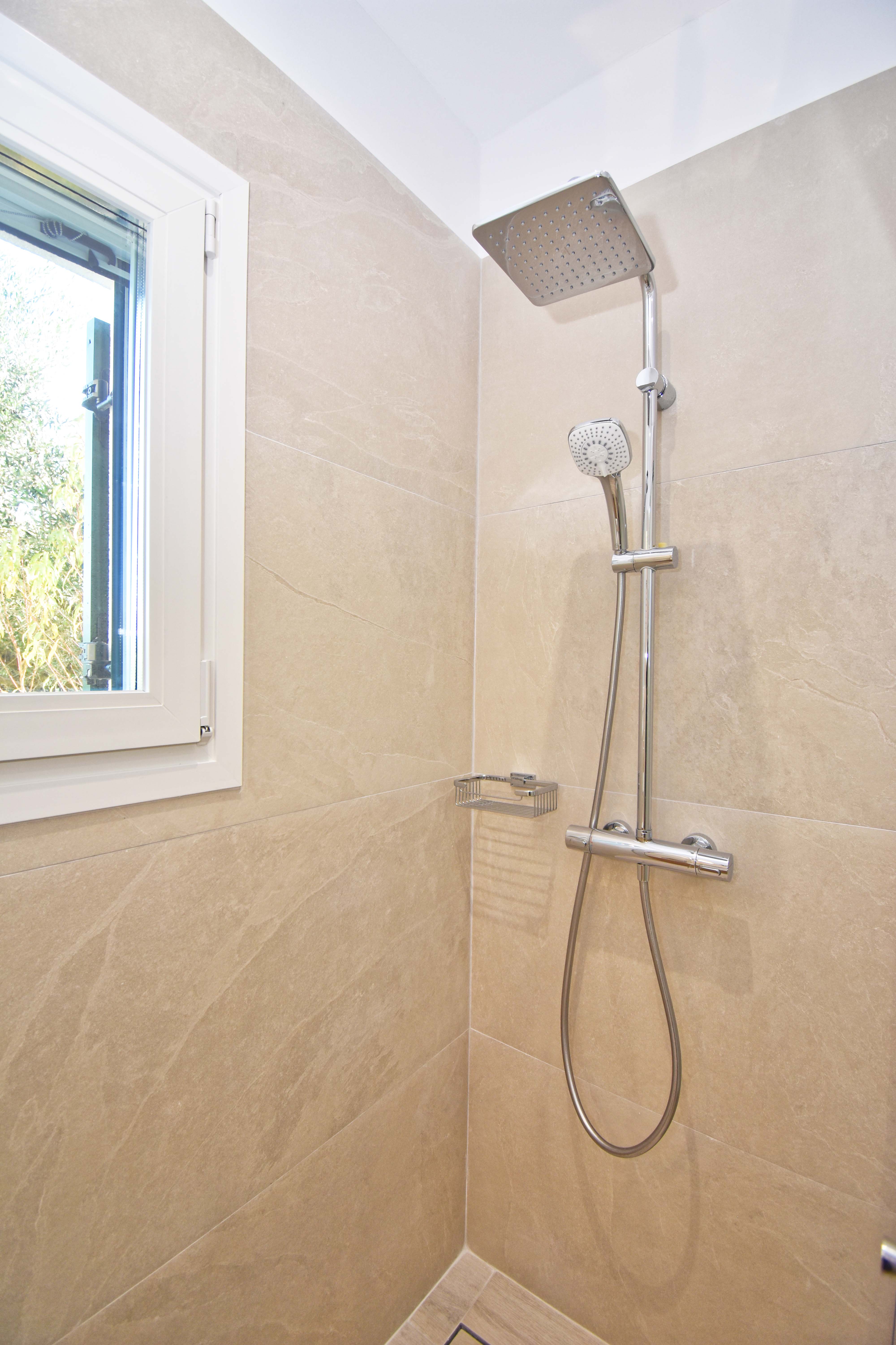 Suite Bathroom 2